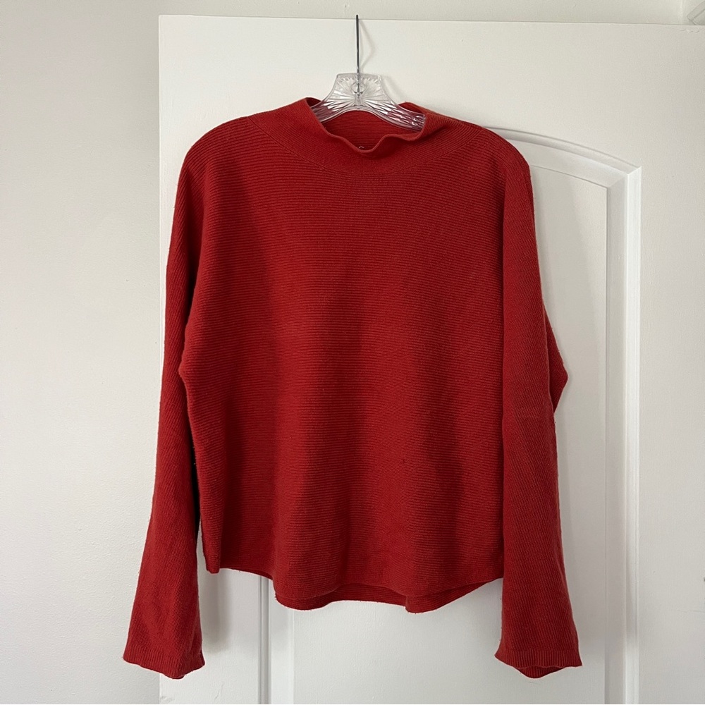 Lululemon rust mock neck sweater